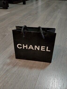 CHANEL Paper Shopping Gift Bag